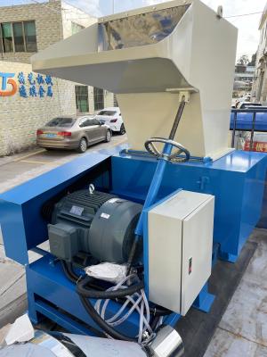 Chine Machine à grande vitesse centrale en plastique de défibreur de granulatoire 50 kg/h heures - 500 kg/h heures de capacité à vendre