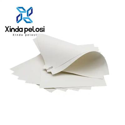 Chine 100% de pâte vierge papier artisanal blanc rouleau 160/180gm papier de fabrication de sacs à vendre