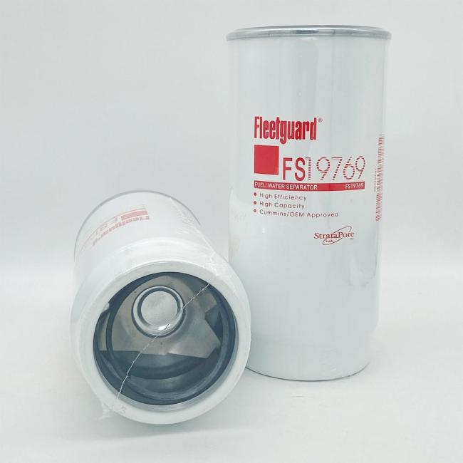 High Quality Diesel Engine Oil Filter Fs19769 for Truck/Excavator