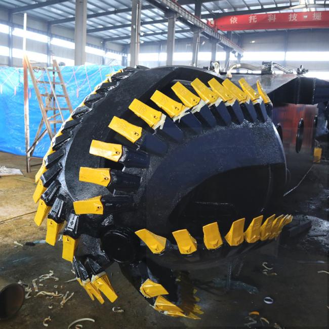Hydraulic Diesel Engine Cutter River Mud Dredger with Suction Pump