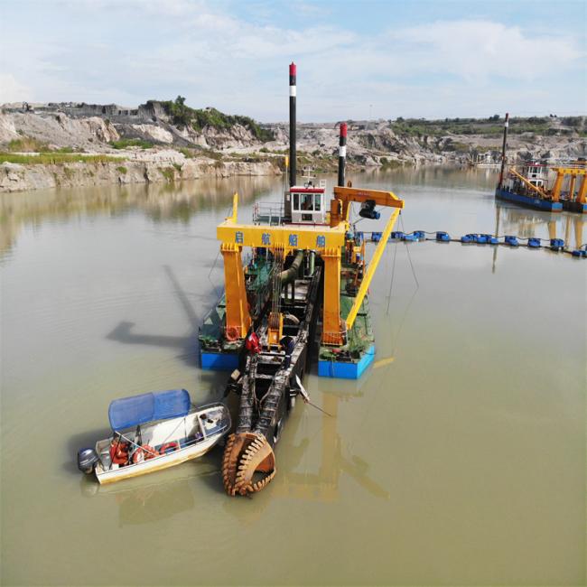 Made in China Factory Diesel Engine Cutter Suction Gravel Dredger