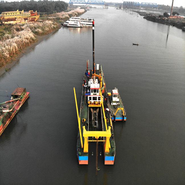 Electric Hydraulic Water Flow 3500 /6000cubic Meter 18 /26inch Cutter Suction Dredger with Underwater Pump for River Sand /Lake Mud/ Construct Port / Reservoir