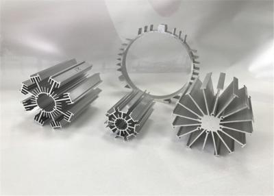 China Protuberancias de aluminio del disipador de calor del estándar de plata/perfiles de aluminio de la protuberancia en venta
