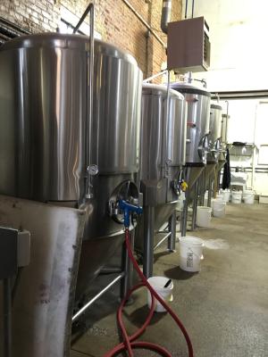 China 500L 1000L SS304 Microbrewery Equipment Turnkey Brewpub Systems Vertical Type for sale
