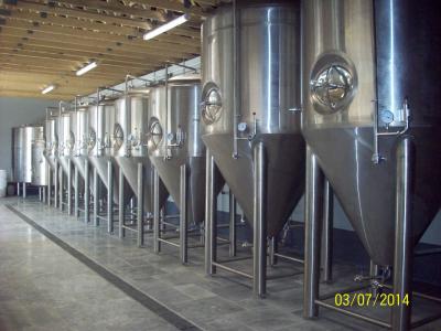 China Favorable cerveza del acero inoxidable que elabora las piernas del depósito de fermentación del equipo 10BBL cuatro en venta