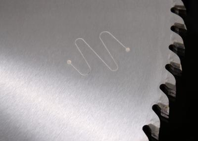 Chine Lames de scies diamant acier japonais de 400 mm pour les meubles, fabrication de lames de scies circulaires à vendre