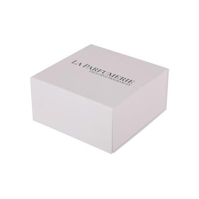 China White Color Paper Box With Magnetic Closure Recycled Eco Friendly for sale