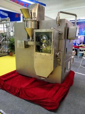 China Cantilever Pharmaceutical Production Dry Granulator for sale