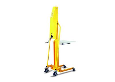 China LS80 LS150 Lightweight Manual Winch Stacker With Adjustable Fork Capacity 200Kg for sale