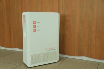 China caja 5,0 del enchufe de pared del sistema del almacenamiento de energía de la batería de 48V 100AH 5KWH en venta