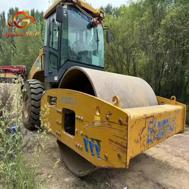 XCMG XS223J Single Drum Roller side view