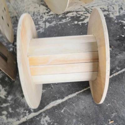 China Material de madera contrachapada tambor de cable de madera tambor de cable de diseño personalizado bobina de oro en venta