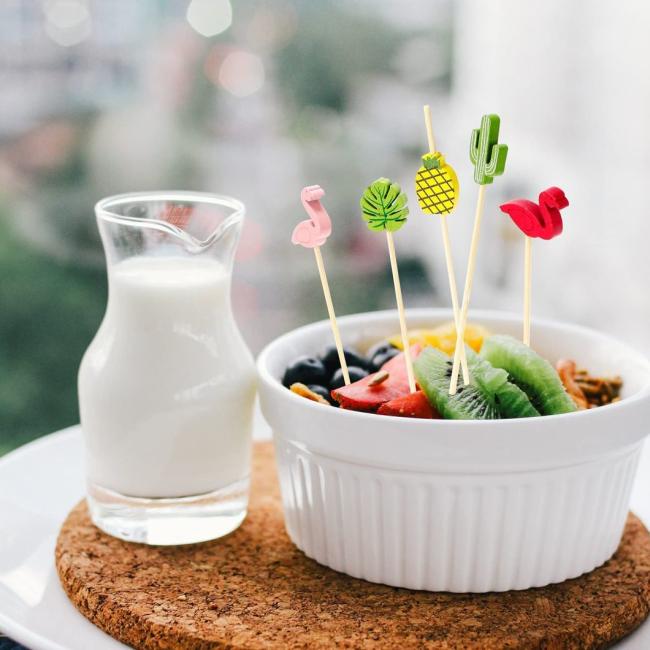Hot New Products China Suppliers Disposable Decoration Party Natural Bamboo Stick Fruit Skewers with Cartoon Pattern