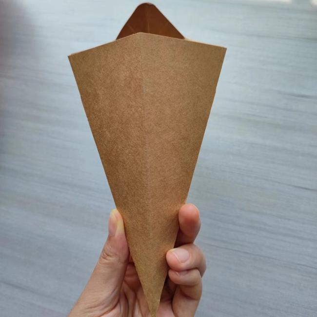 Customized Wholesale Chips Paper Cone Box Oil Proof Bag Triangle Chips Box