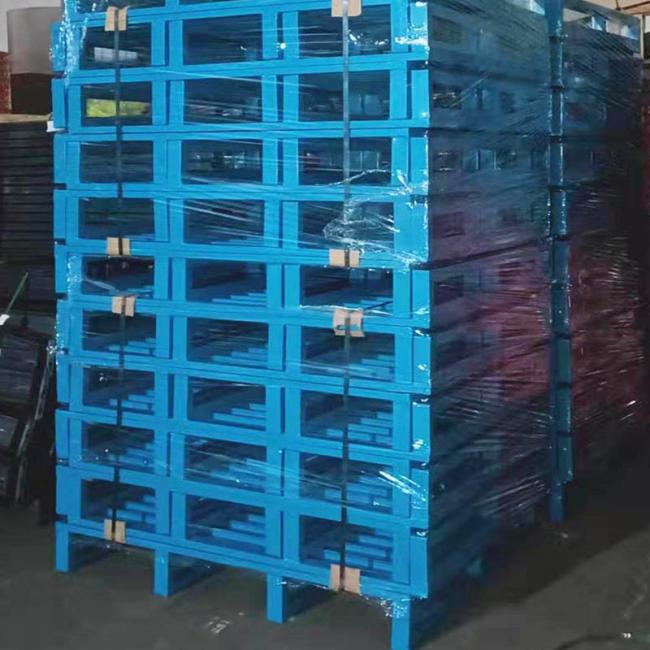 Heavy duty galvanized steel pallet with two-way fork design