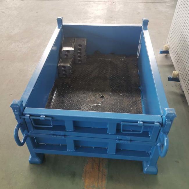 Color options for metal pallet boxes