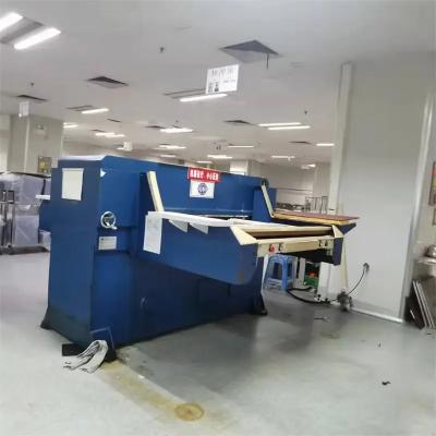 China Máquina de corte hidráulico de plástico CNC usada 1250 mm longitud de corte en venta