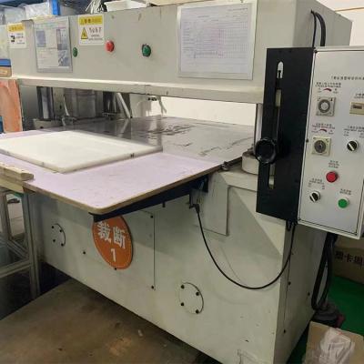 China Máquina de corte a laser de folhas de plástico CNC Máquina automática de corte de placas de plástico à venda