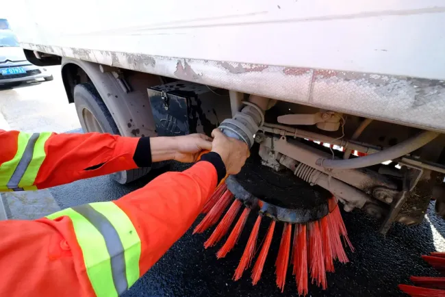 Heavy Duty Road Sweeper Truck Industrial Vacuum Street Dust Cleaning Sweeping Vehicle