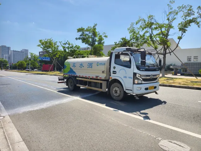 8.2m³ High-Capacity Water Sprinkler Truck for Efficient Road Watering