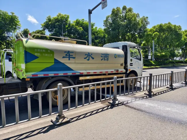 8.2m³ High-Capacity Water Sprinkler Truck for Efficient Road Watering