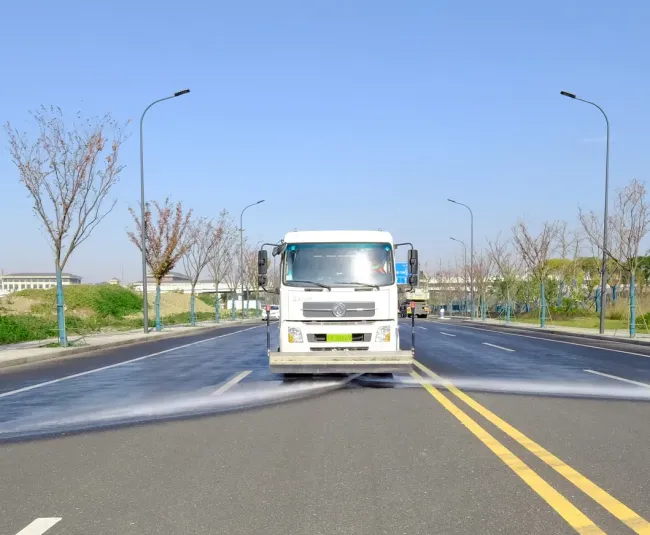 8.2m³ High-Capacity Water Sprinkler Truck for Efficient Road Watering