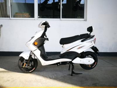 Chine La meilleure pédale d'acide de plomb de la CEE 48V20AH 1200W a aidé le scooter électrique à vendre