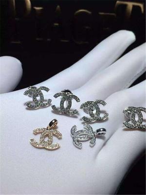 China Oro pendiente 18kt del diamante lleno clásico de Chanel con oro amarillo o el oro blanco en venta