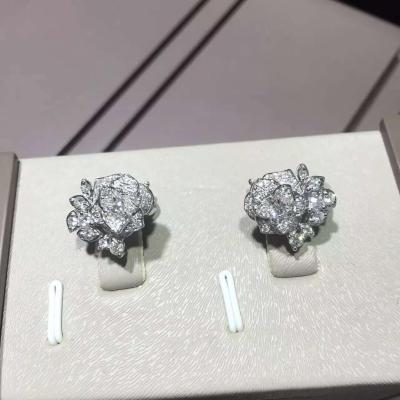 China Piaget brand jewelry 18kt  Piaget Rose earrings in 18K white gold set with 72 brilliant-cut diamonds (approx. 0.45 ct). en venta