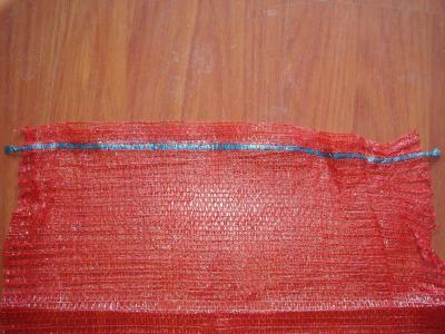 Chine Baggs en plastique rouge prenant l'enveloppe au filet 18gsm-45gsm de bout droit de palette de Tomoto Baggs à vendre