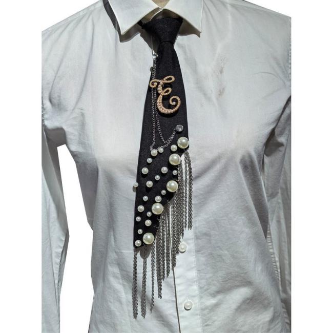 Letter E Pearl Brooch Necktie Black