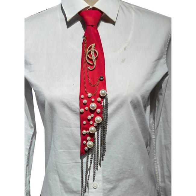 Letter I Pearl Brooch Necktie Red