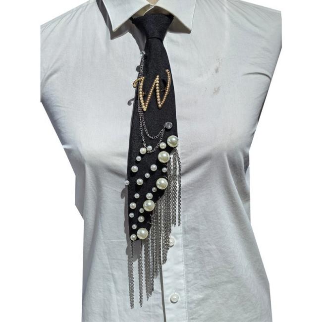 Letter W Pearl Brooch Necktie Black