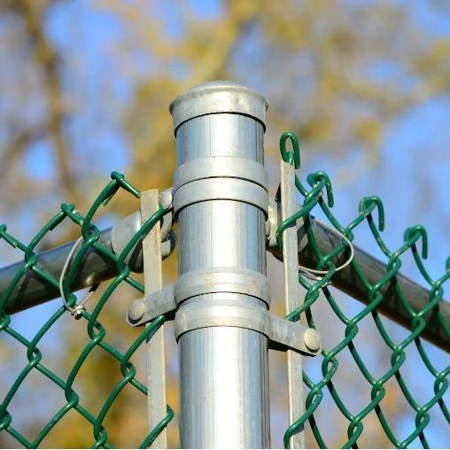 Close-up view of 50x50mm mesh opening chain link fencing