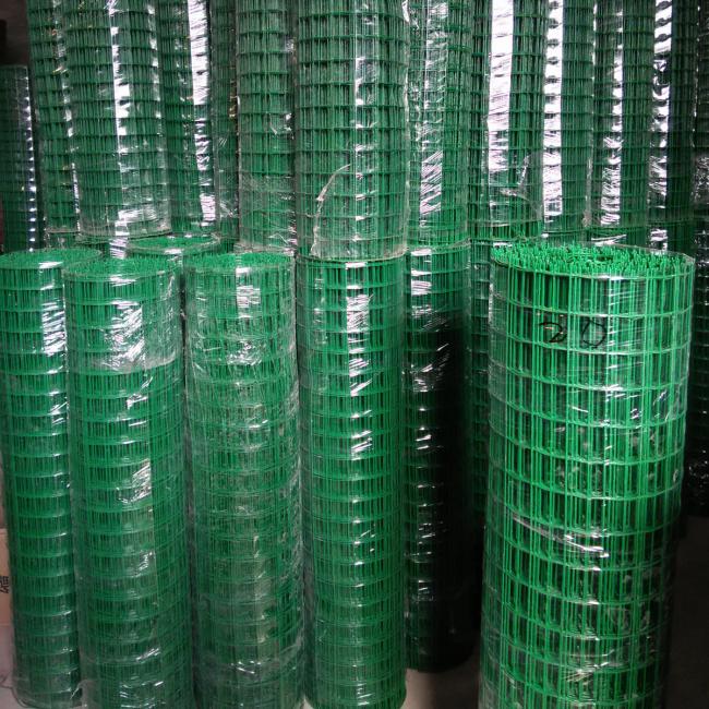 Close-up view of 3D panel fence welded wire mesh structure