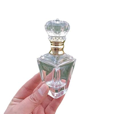 China Botella de vidrio de lujo de lujo del perfume del diseño de las aduanas 55ml con el rociador del casquillo de la bomba en venta