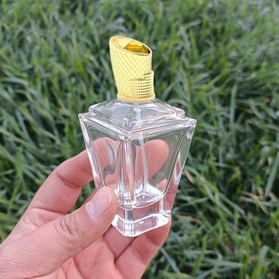 China Abu Dhabi National Exhibition Centre Shape Zamac Perfume Cap with bottle for sale