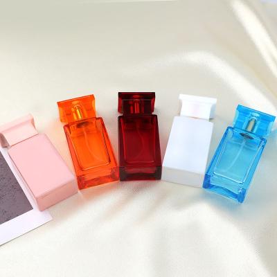 China Los fabricantes al por mayor perfuman las botellas, botellas de cristal blancas transparentes del cuadrado altas, empaquetado de los cosméticos en venta
