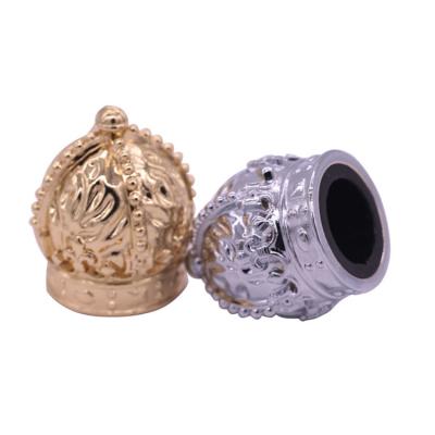 China Cápsulas de perfume de la aleación del cinc de la corona del oro magnéticas para las botellas de perfume decorativas en venta