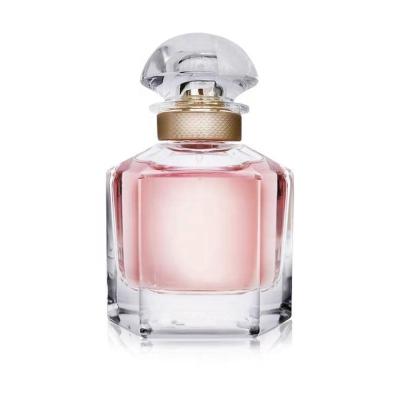 China Botella de vidrio de lujo de lujo del perfume del diseño 100ml con el rociador del casquillo de la bomba en venta