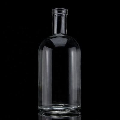China Material de base Botella de licor de vidrio de 500 ml 700 ml 750 ml con sello de corcho y forma redonda en venta