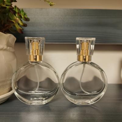 China Smooth Surface Oblate Glass Perfume Bottle 30ml 50ml 100ml à venda