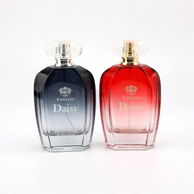 China Color rojo personalizado de cristal fuerte del espray de la pendiente del cuello de la encrespadura de la botella de perfume de aislamiento en venta