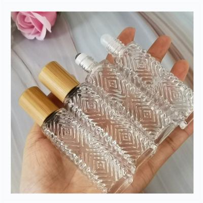 China Rollo del vidrio del aceite esencial en los frascos cuadrados de la botella con el casquillo de bambú en venta