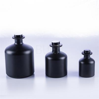 China Home Decoration Glass Aroma Diffuser Bottle Frosted Black Glossy Anodizing for sale