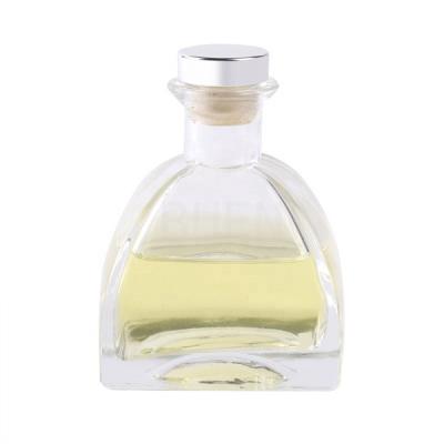 China Cilindro de vidro puro personalizado do difusor da garrafa da aromaterapia com tampa à venda
