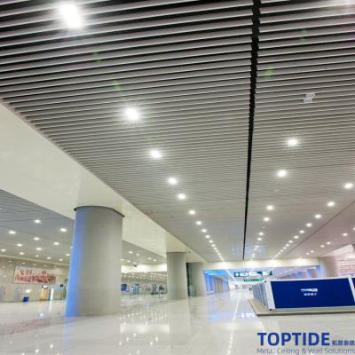 China Los paneles de techo decorativos de alta resistencia del metal RAL9016 de 150m m, tejas comerciales del techo en venta