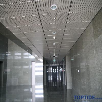 China Revestimento de alumínio personalizado perfurado decorativo externo do teto do teto do grande tamanho para materiais de construção à venda