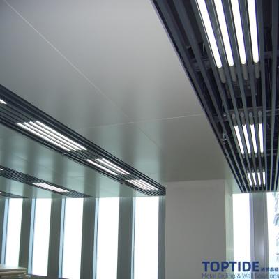 中国 湿気の防止の音響の中断された天井は白い色をタイルを張る 販売のため
