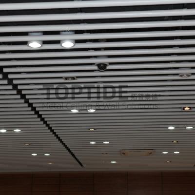 Chine Plafond rond en aluminium acoustique d'isolation de réduction du bruit de plafond linéaire en aluminium de bande à vendre